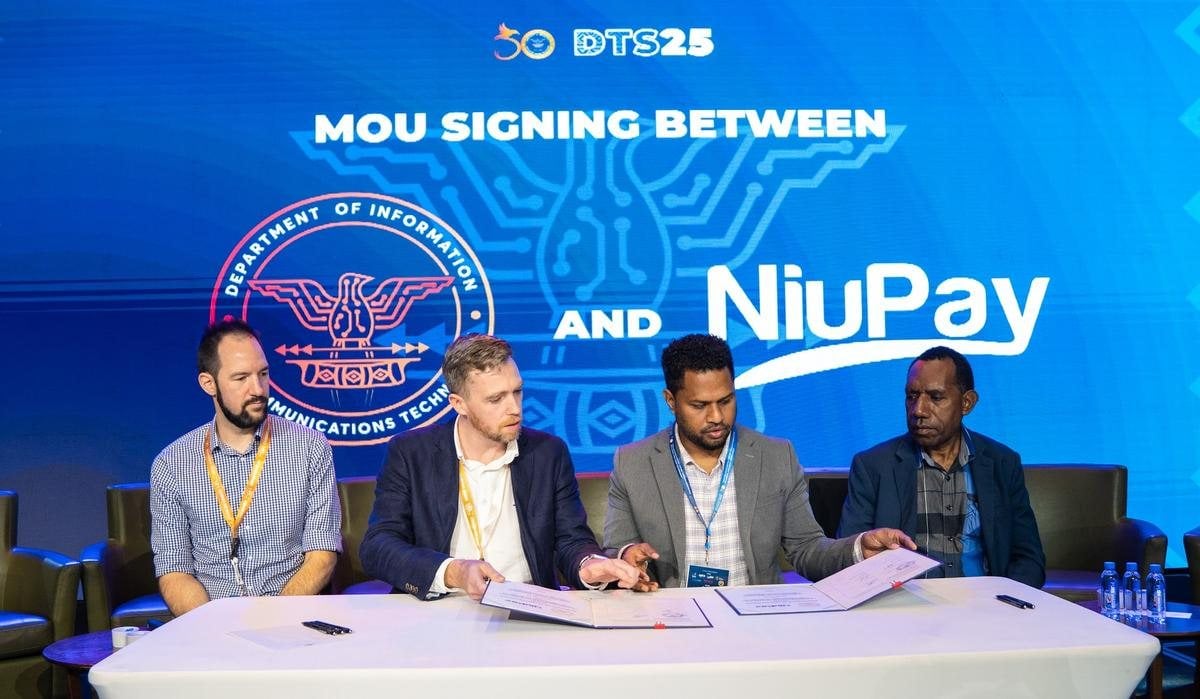 NiuPay and DICT representatives signing the memorandum of understanding on stage at DTS25