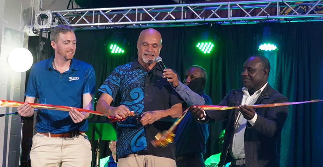 Deputy Prime Minister and Lae City Authority Chairman John Rosso cutting the ribbon to launch ServiceLink in Lae